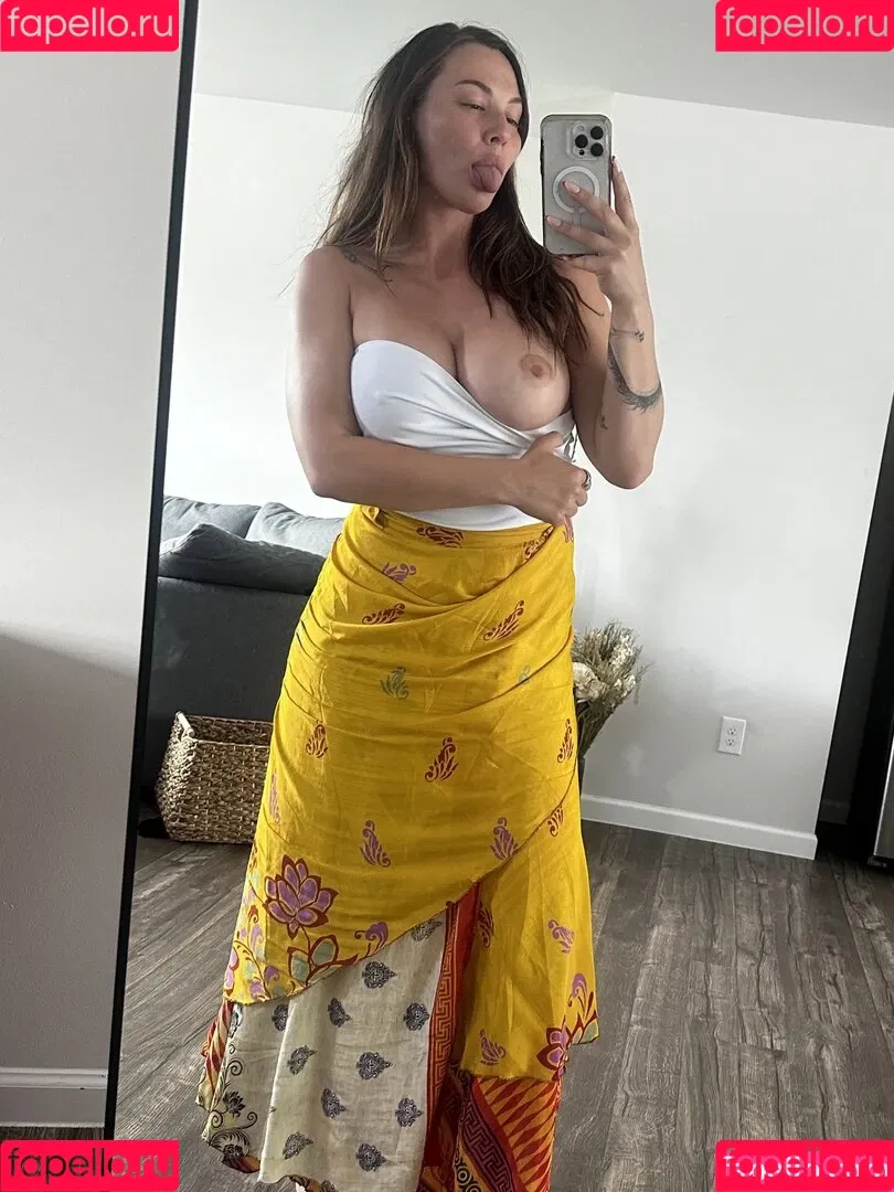 Aidra Fox / aidra.fox / foxyandthebeast / xAIDRAFOXx Onlyfans Photo Gallery 
