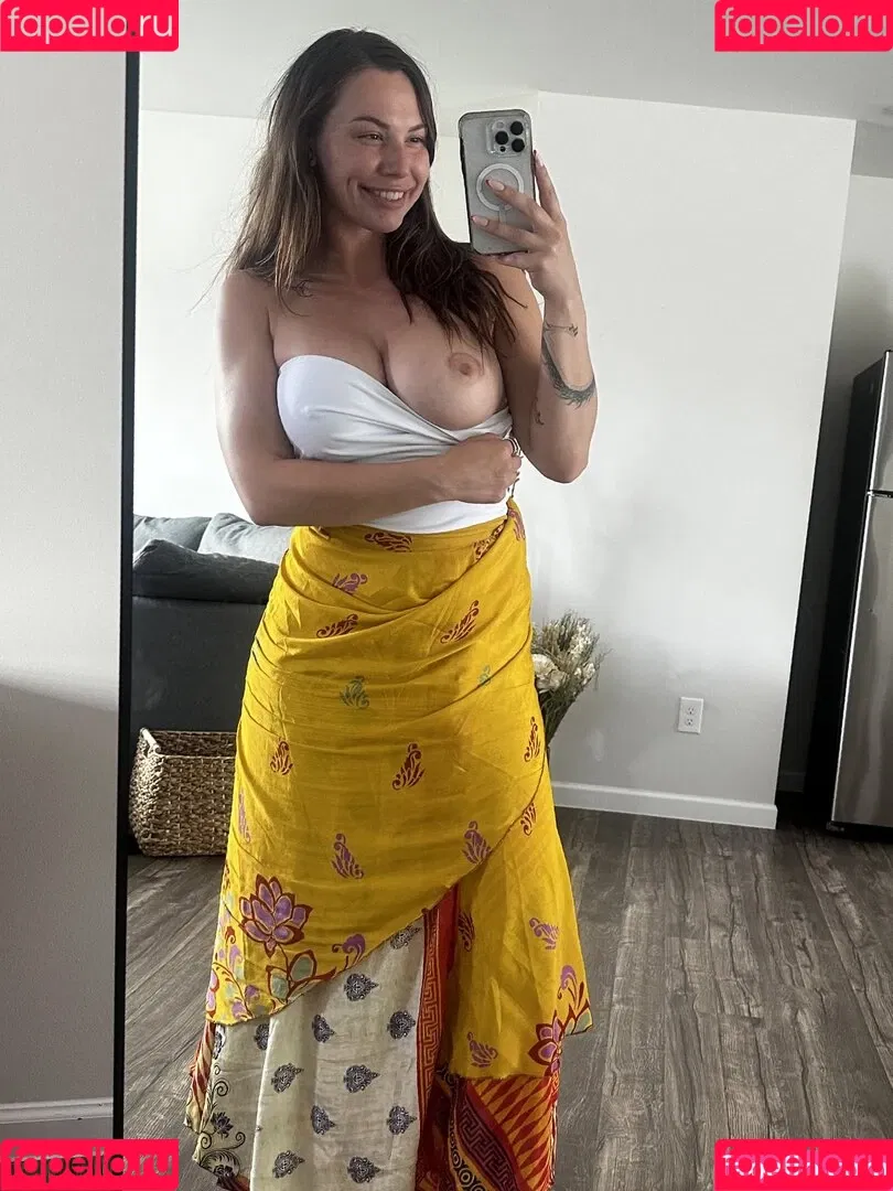 Aidra Fox / aidra.fox / foxyandthebeast / xAIDRAFOXx Onlyfans Photo Gallery 