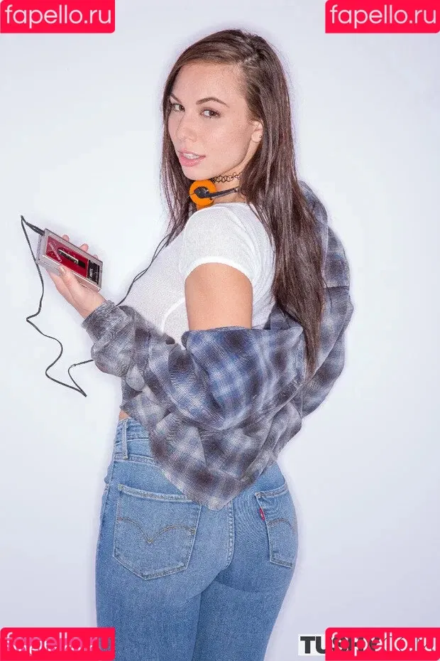 Aidra Fox / aidra.fox / foxyandthebeast / xAIDRAFOXx Onlyfans Photo Gallery 