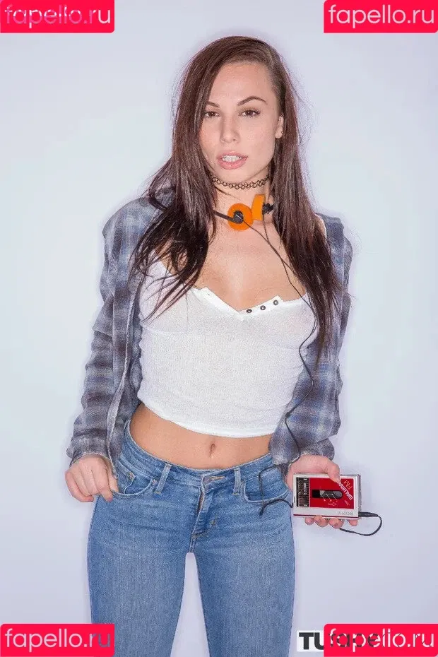 Aidra Fox / aidra.fox / foxyandthebeast / xAIDRAFOXx Onlyfans Photo Gallery 