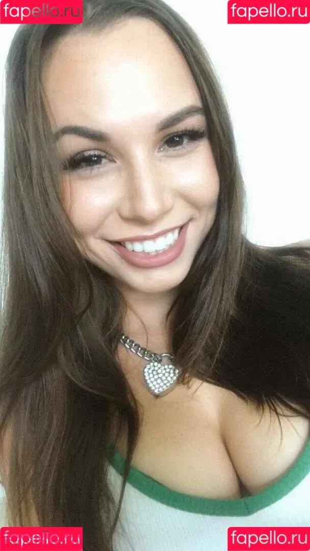 Aidra Fox / aidra.fox / foxyandthebeast / xAIDRAFOXx Onlyfans Photo Gallery 