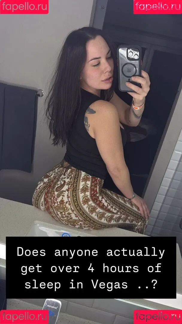 Aidra Fox / aidra.fox / foxyandthebeast / xAIDRAFOXx Onlyfans Photo Gallery 