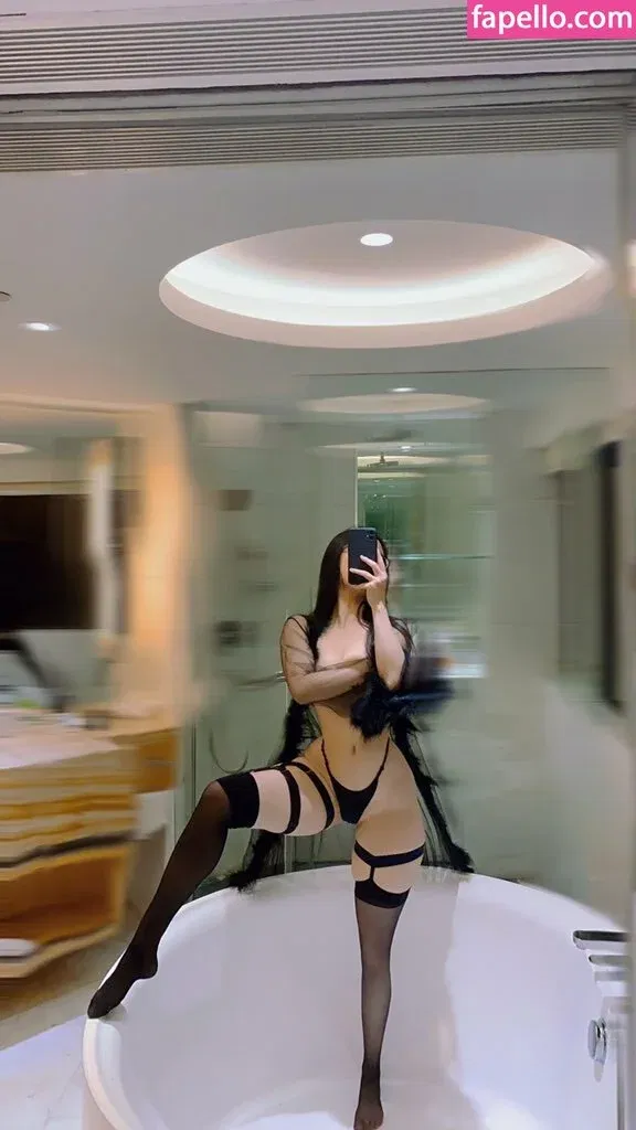 QiaoniuTT / 俏妞 Onlyfans Photo Gallery 