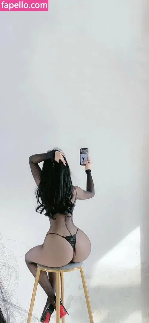 QiaoniuTT / 俏妞 Onlyfans Photo Gallery 