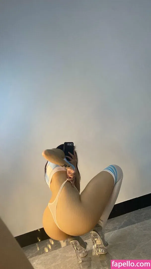 QiaoniuTT / 俏妞 Onlyfans Photo Gallery 