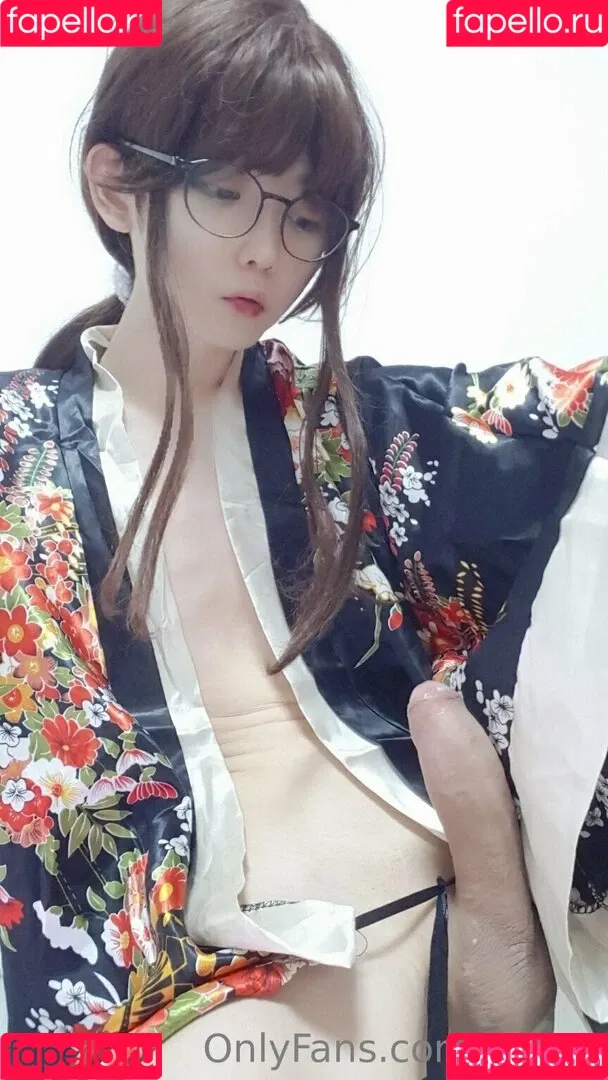 youngwoozzz / ywdryotaz / ywzzz / ywzzz_ Onlyfans Photo Gallery 