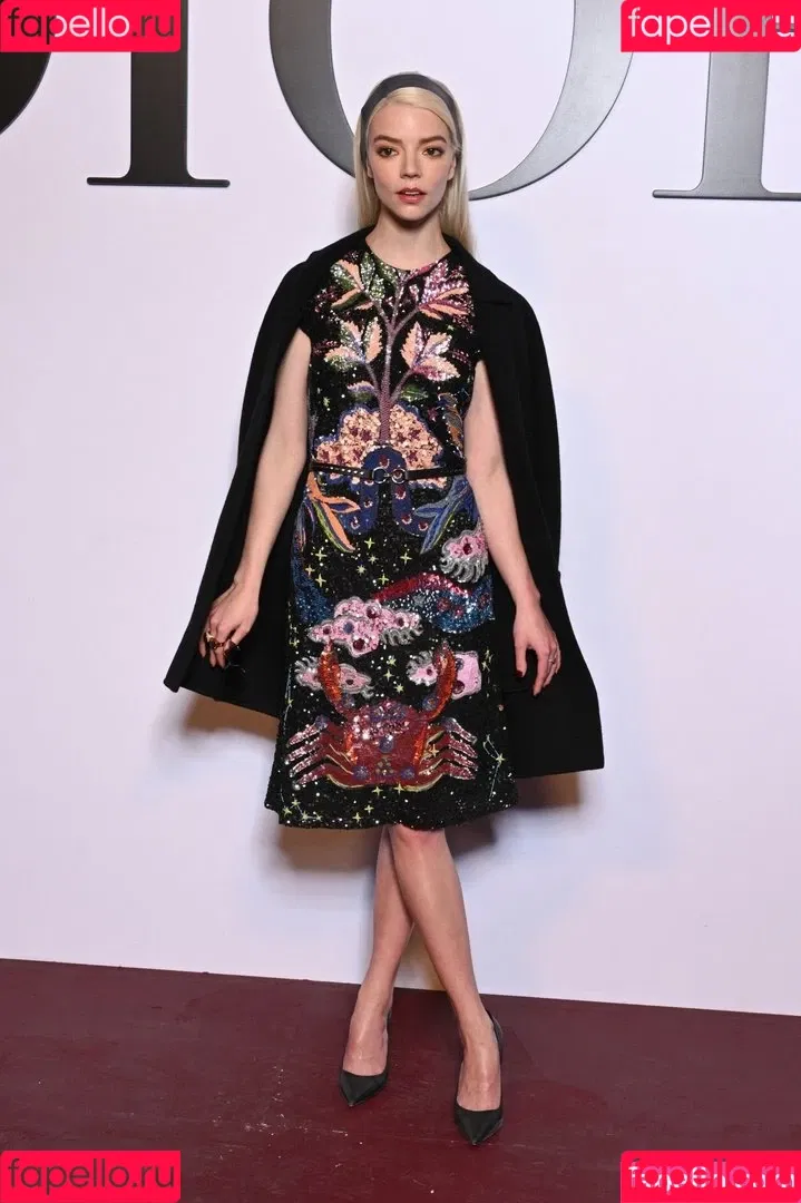 Anya Taylor-Joy / anyataylorjoy / owlicats Onlyfans Photo Gallery 