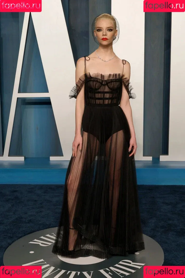 Anya Taylor-Joy / anyataylorjoy / owlicats Onlyfans Photo Gallery 