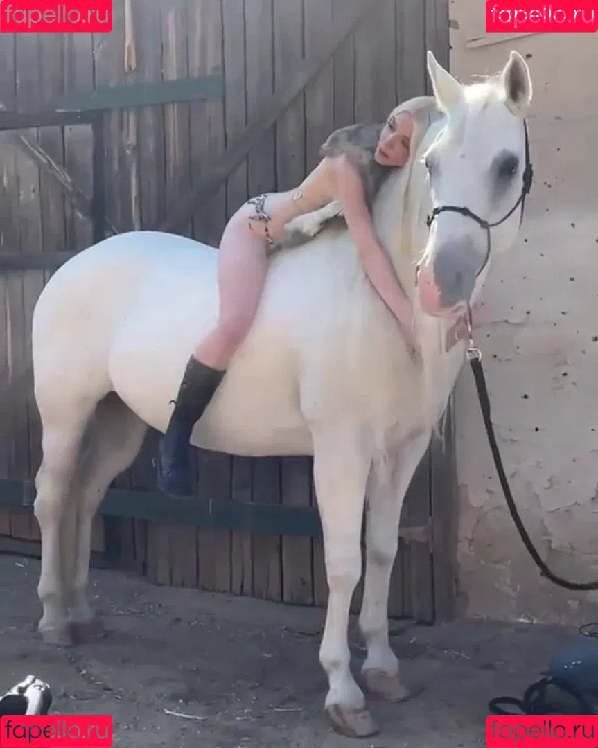 Anya Taylor-Joy / anyataylorjoy / owlicats Onlyfans Photo Gallery 
