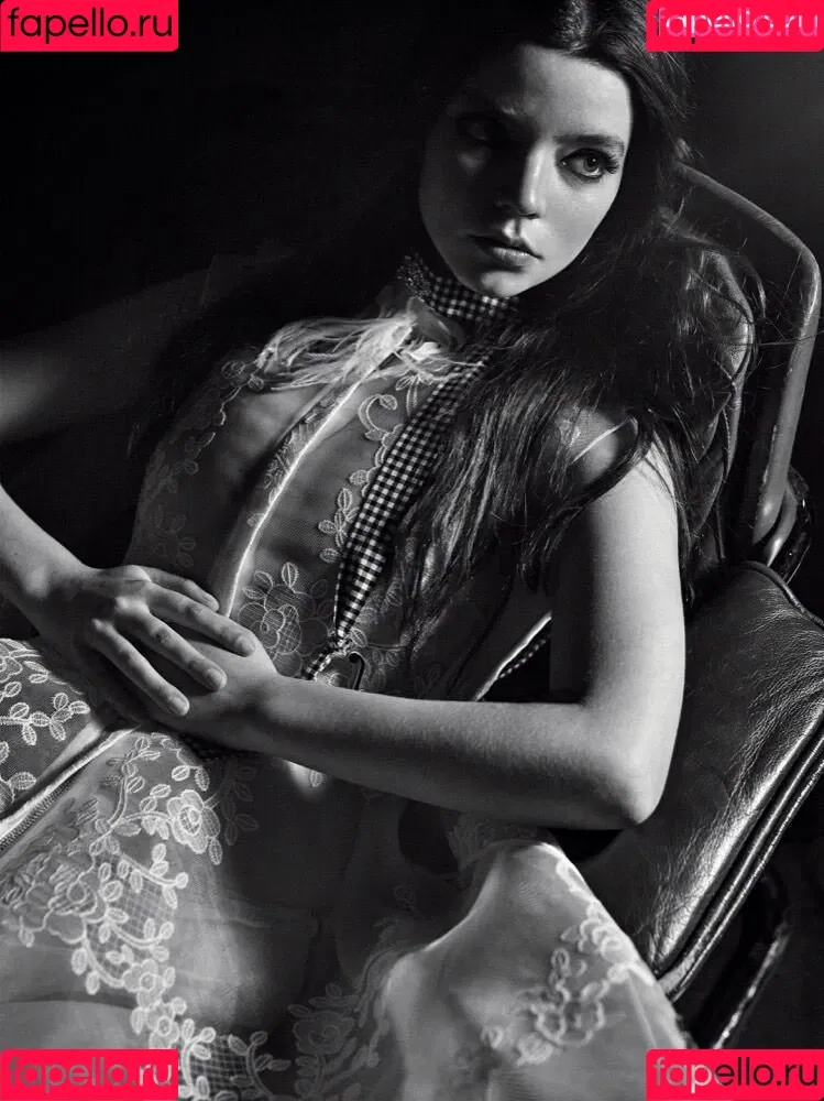 Anya Taylor-Joy / anyataylorjoy / owlicats Onlyfans Photo Gallery 