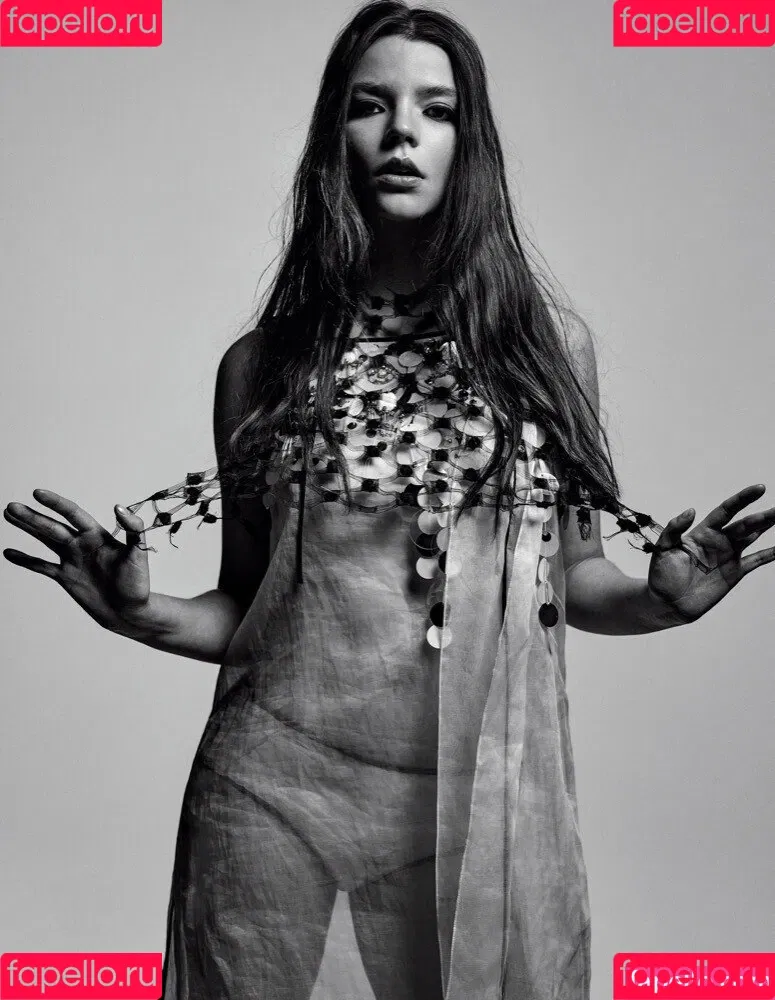 Anya Taylor-Joy / anyataylorjoy / owlicats Onlyfans Photo Gallery 