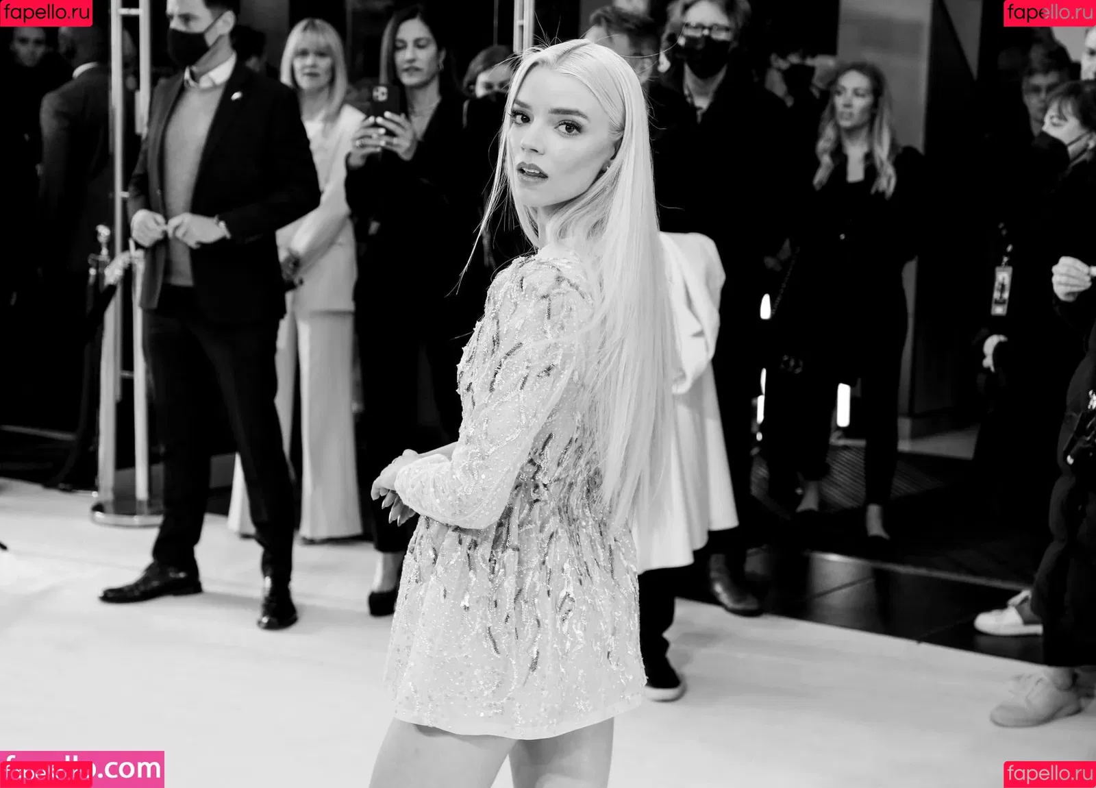 Anya Taylor-Joy / anyataylorjoy / owlicats Onlyfans Photo Gallery 
