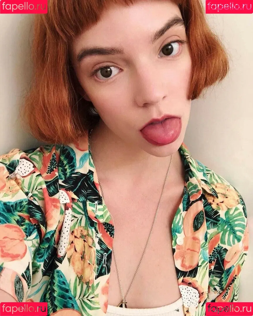 Anya Taylor-Joy / anyataylorjoy / owlicats Onlyfans Photo Gallery 