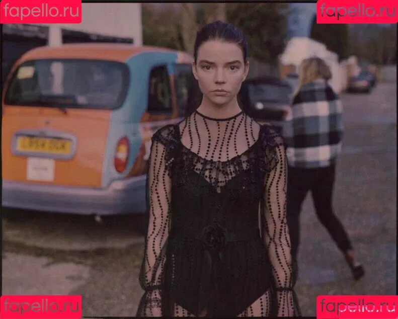 Anya Taylor-Joy / anyataylorjoy / owlicats Onlyfans Photo Gallery 