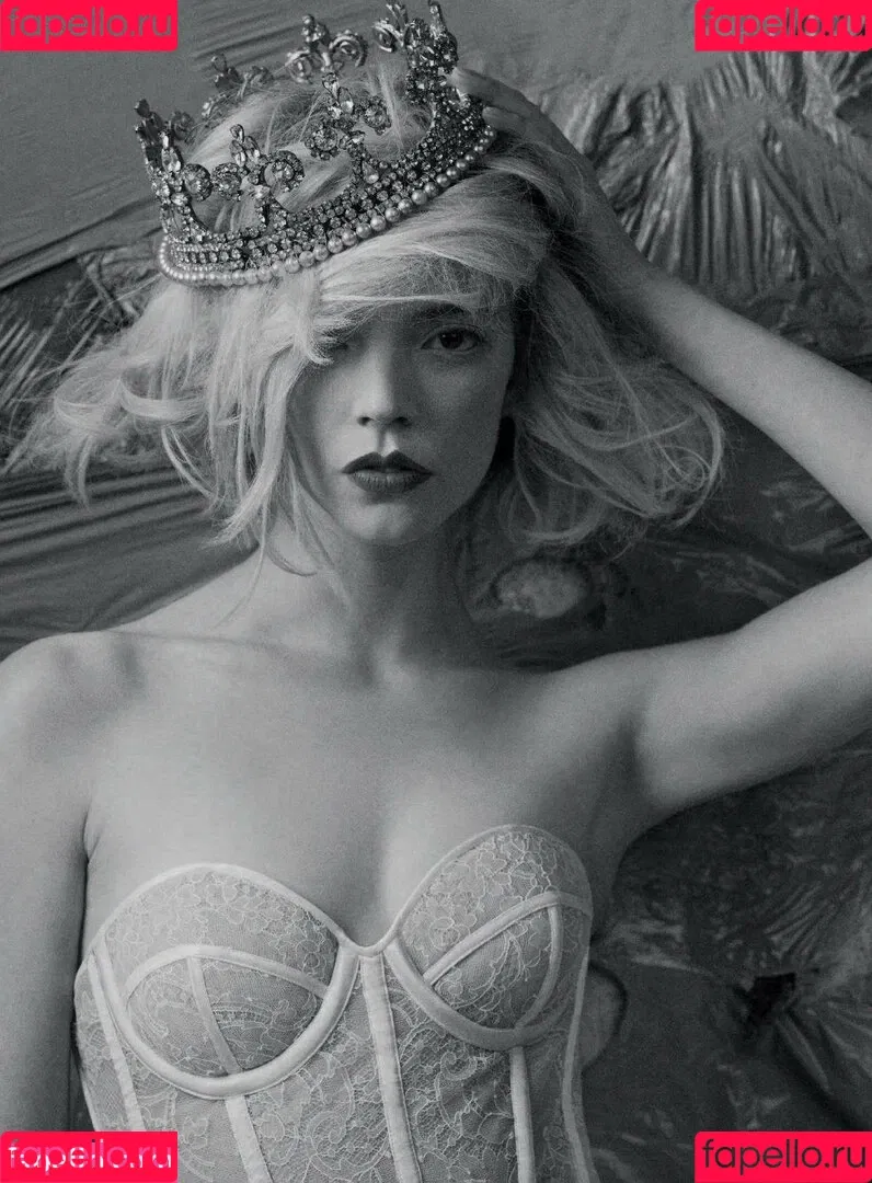 Anya Taylor-Joy / anyataylorjoy / owlicats Onlyfans Photo Gallery 