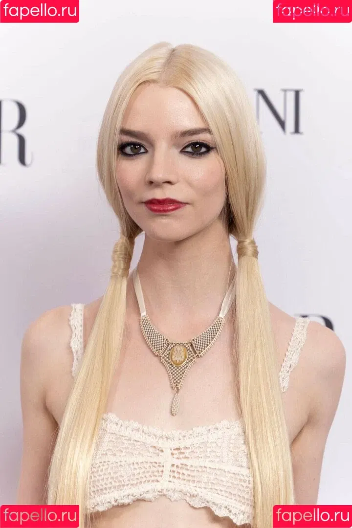 Anya Taylor-Joy / anyataylorjoy / owlicats Onlyfans Photo Gallery 