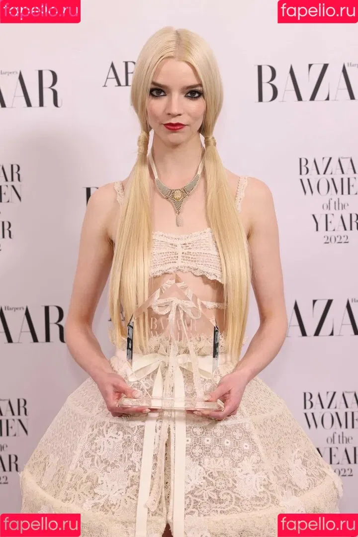 Anya Taylor-Joy / anyataylorjoy / owlicats Onlyfans Photo Gallery 