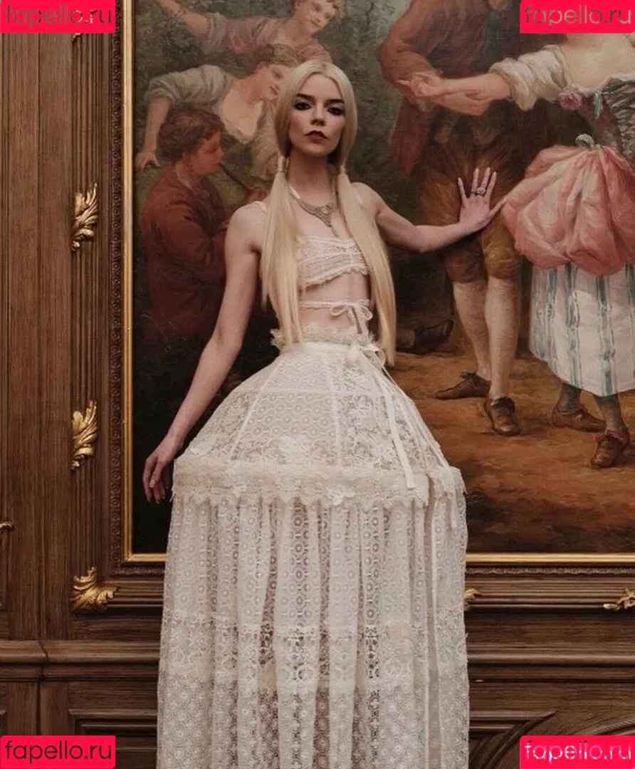 Anya Taylor-Joy / anyataylorjoy / owlicats Onlyfans Photo Gallery 