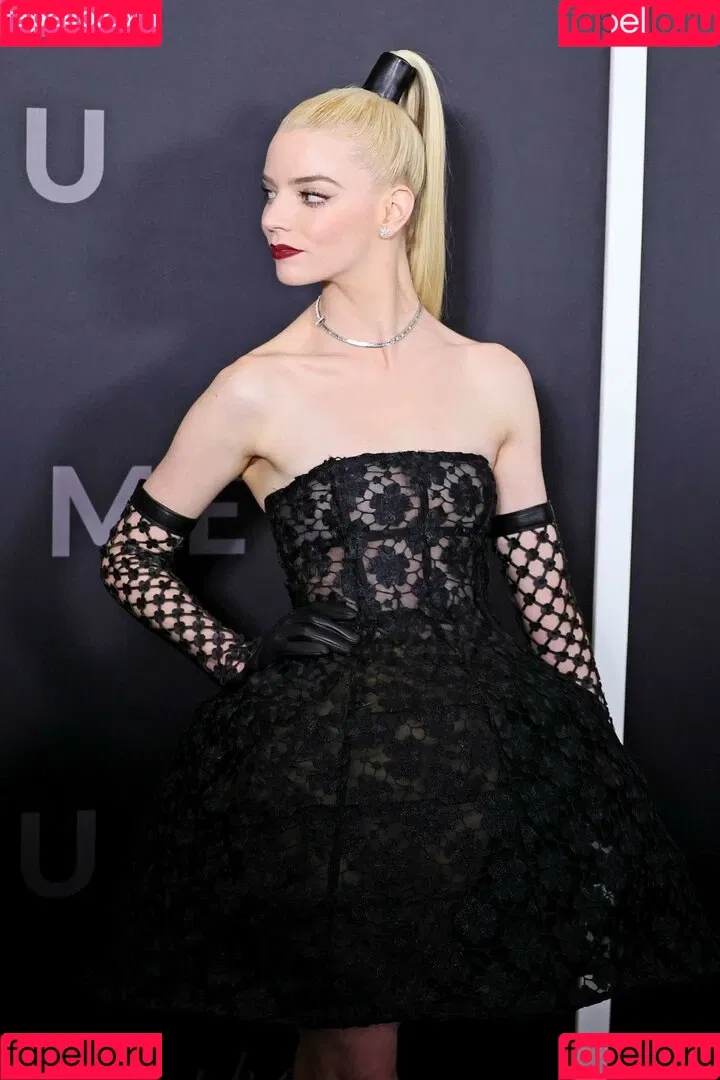 Anya Taylor-Joy / anyataylorjoy / owlicats Onlyfans Photo Gallery 