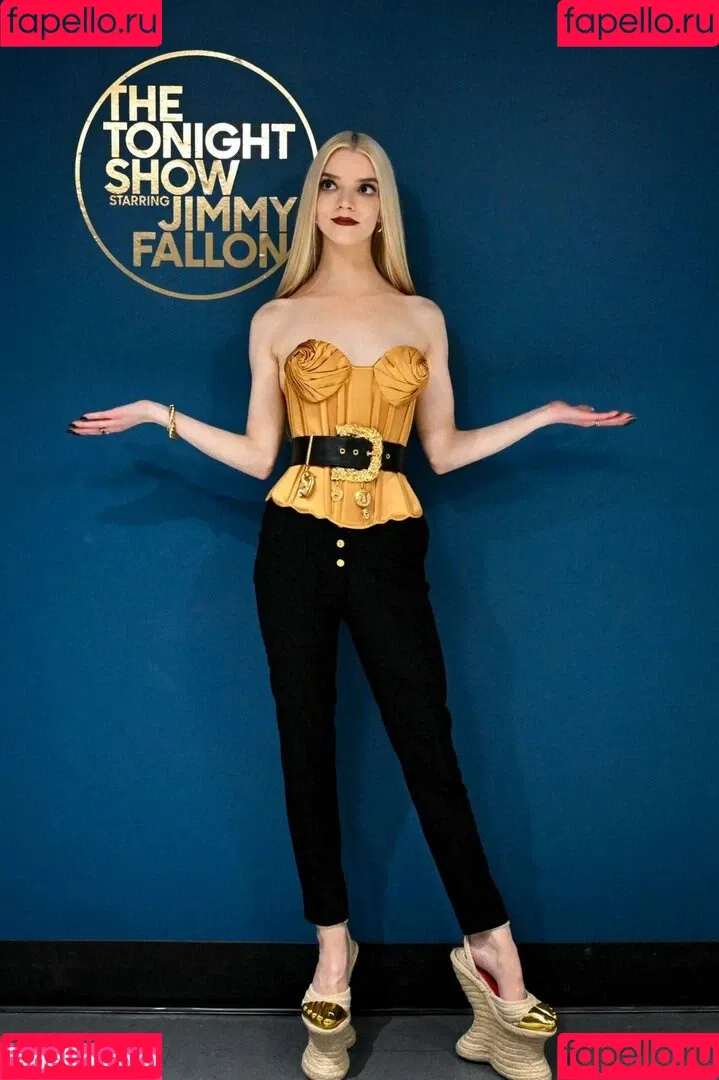 Anya Taylor-Joy / anyataylorjoy / owlicats Onlyfans Photo Gallery 