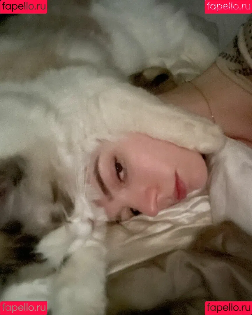 Anya Taylor-Joy / anyataylorjoy / owlicats Onlyfans Photo Gallery 