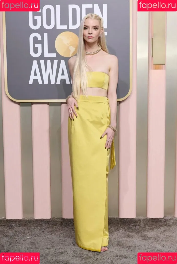 Anya Taylor-Joy / anyataylorjoy / owlicats Onlyfans Photo Gallery 