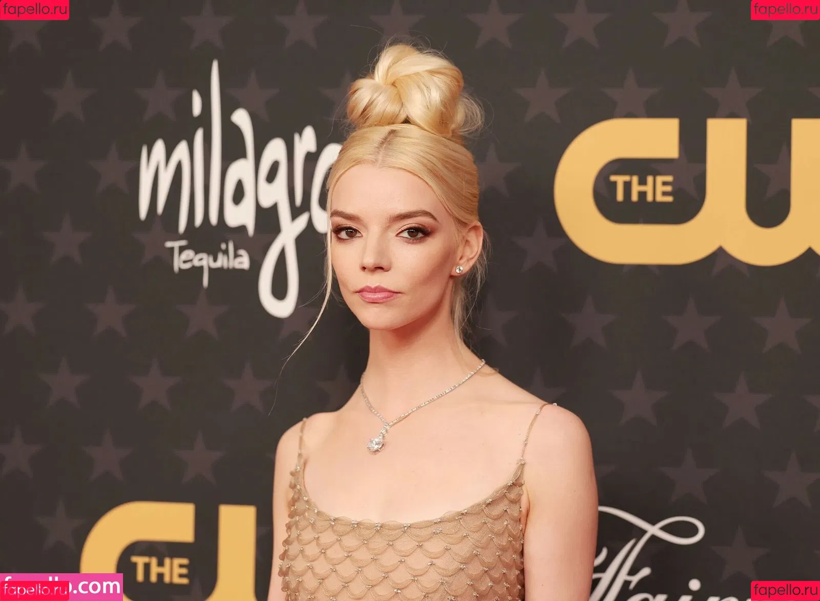 Anya Taylor-Joy / anyataylorjoy / owlicats Onlyfans Photo Gallery 