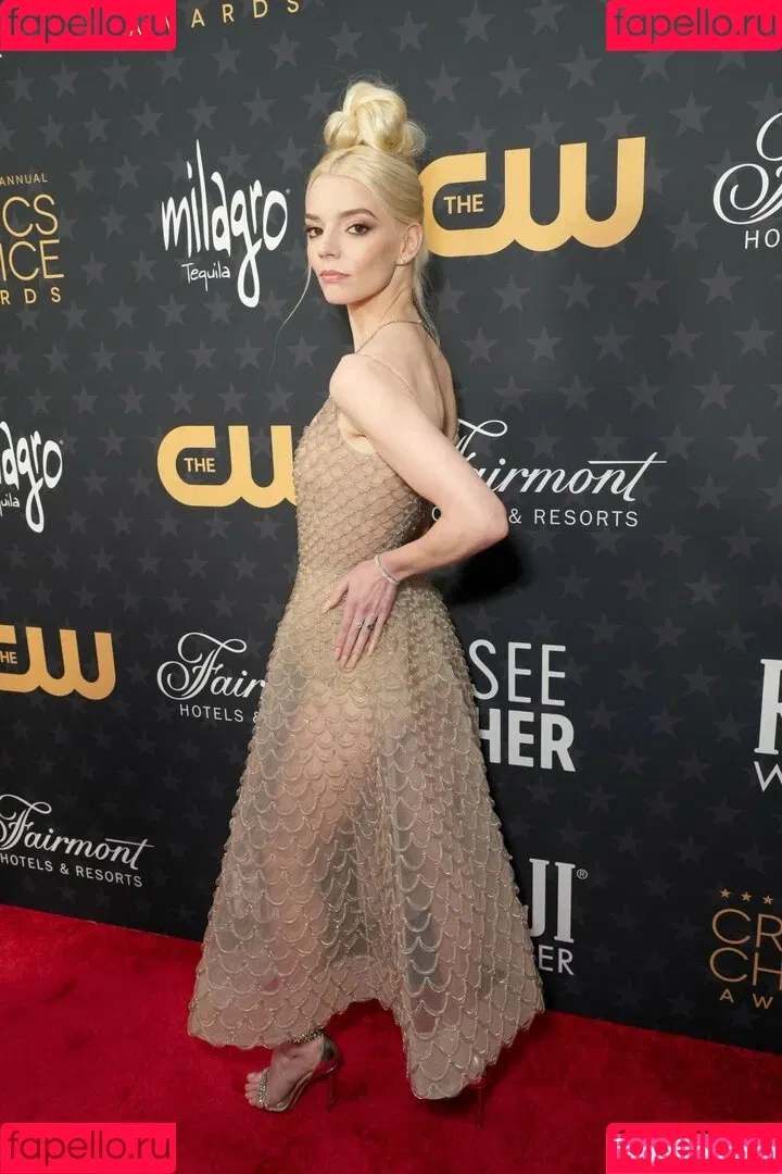 Anya Taylor-Joy / anyataylorjoy / owlicats Onlyfans Photo Gallery 