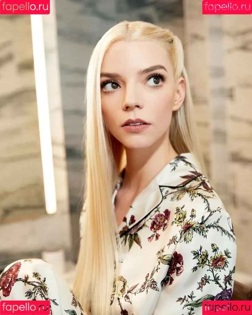 Anya Taylor-Joy / anyataylorjoy / owlicats Onlyfans Photo Gallery 