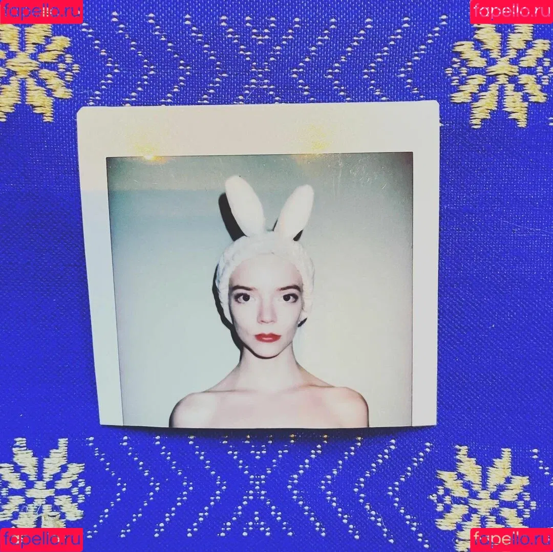 Anya Taylor-Joy / anyataylorjoy / owlicats Onlyfans Photo Gallery 