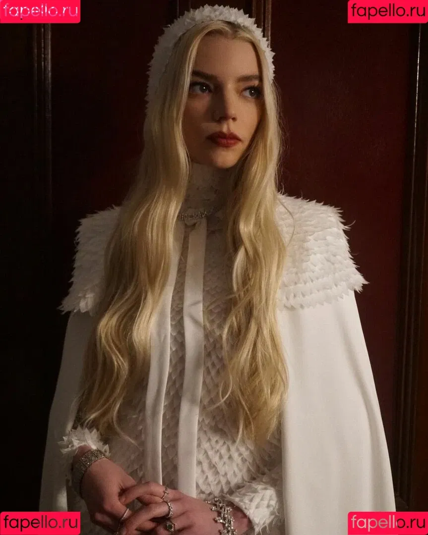 Anya Taylor-Joy / anyataylorjoy / owlicats Onlyfans Photo Gallery 