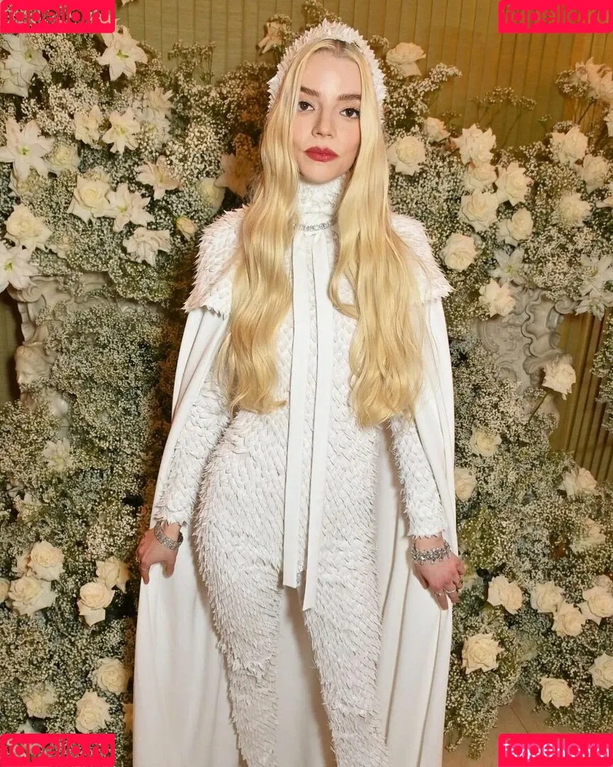 Anya Taylor-Joy / anyataylorjoy / owlicats Onlyfans Photo Gallery 