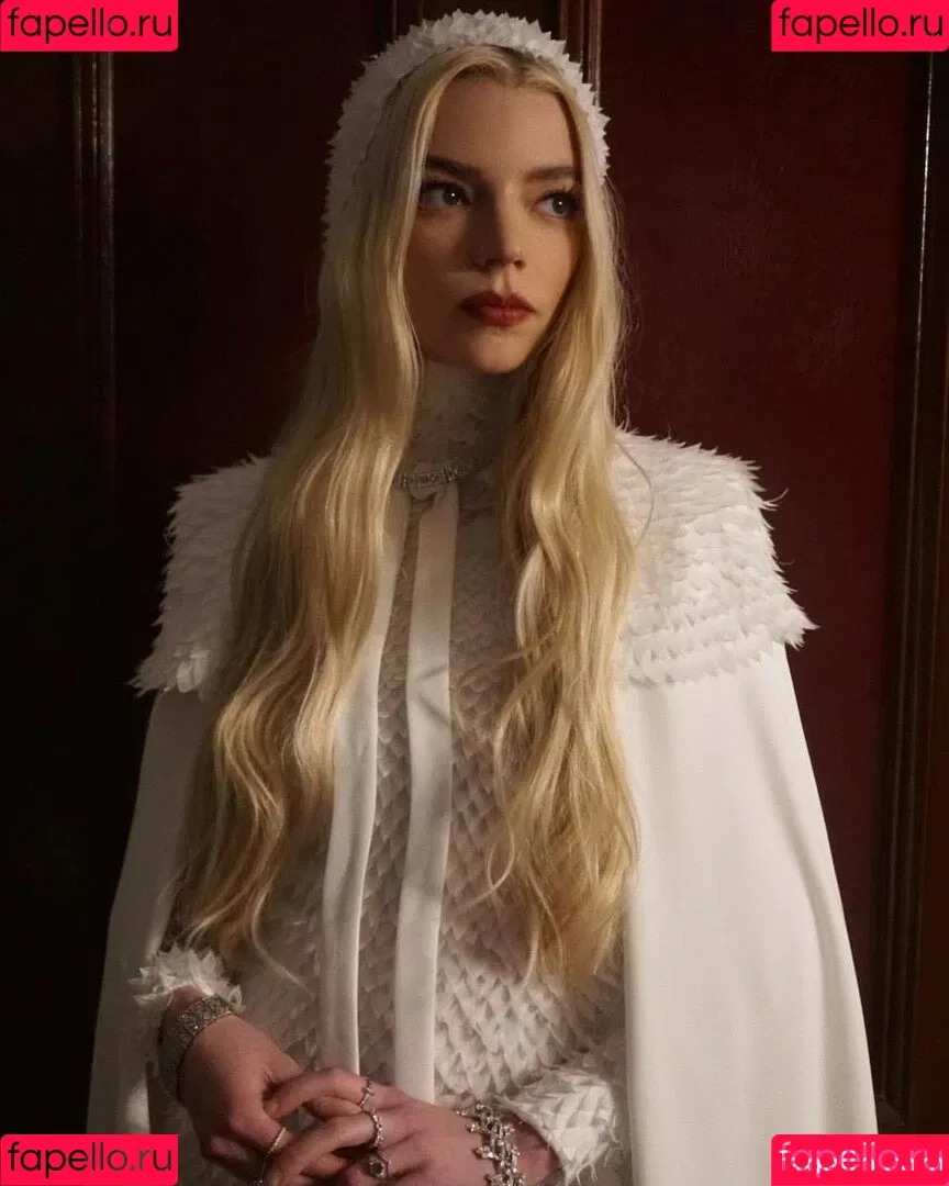 Anya Taylor-Joy / anyataylorjoy / owlicats Onlyfans Photo Gallery 