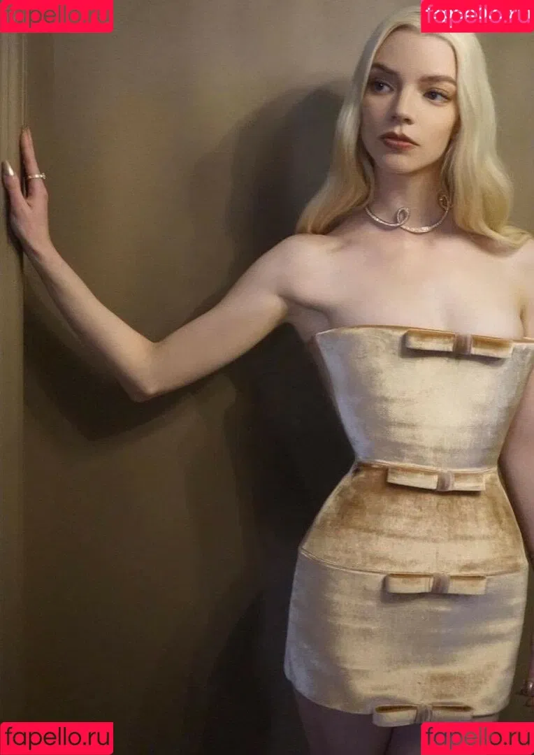 Anya Taylor-Joy / anyataylorjoy / owlicats Onlyfans Photo Gallery 
