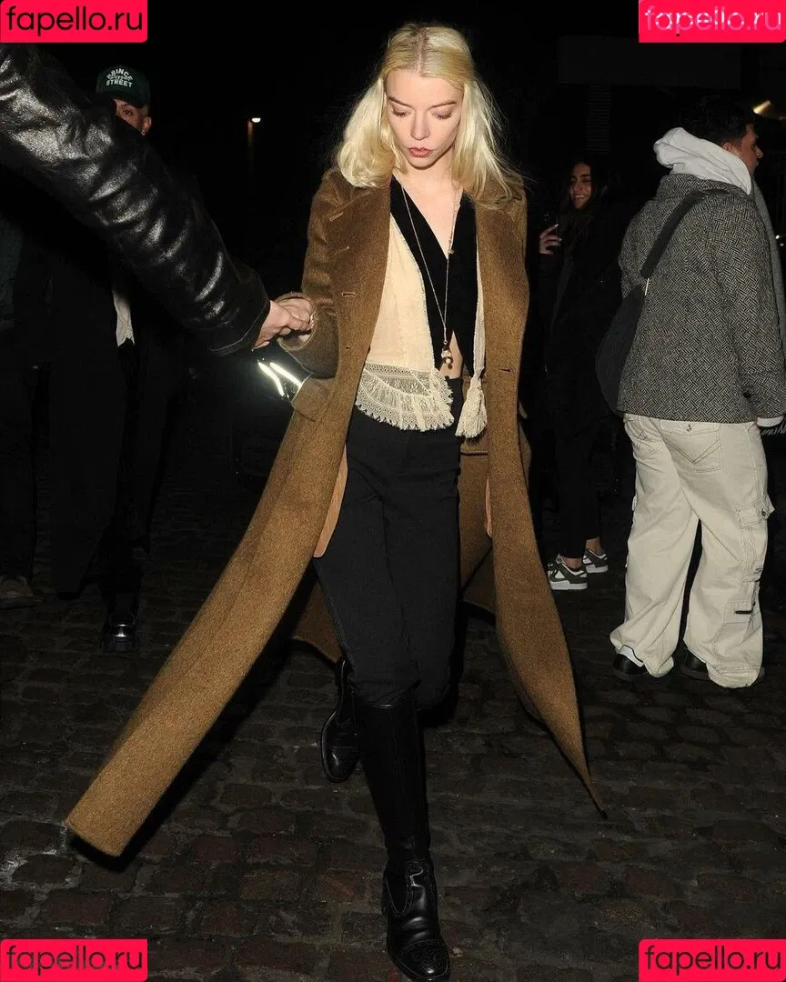 Anya Taylor-Joy / anyataylorjoy / owlicats Onlyfans Photo Gallery 