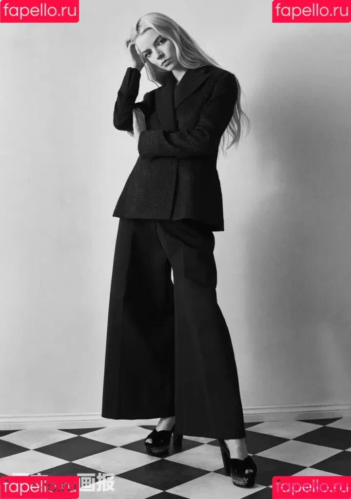 Anya Taylor-Joy / anyataylorjoy / owlicats Onlyfans Photo Gallery 