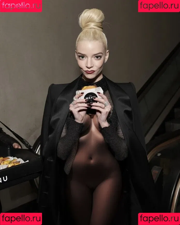 Anya Taylor-Joy / anyataylorjoy / owlicats Onlyfans Photo Gallery 