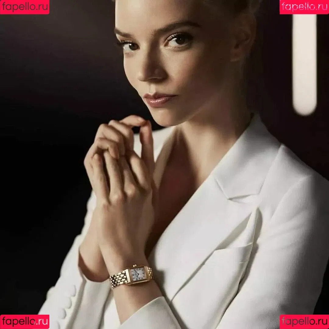 Anya Taylor-Joy / anyataylorjoy / owlicats Onlyfans Photo Gallery 