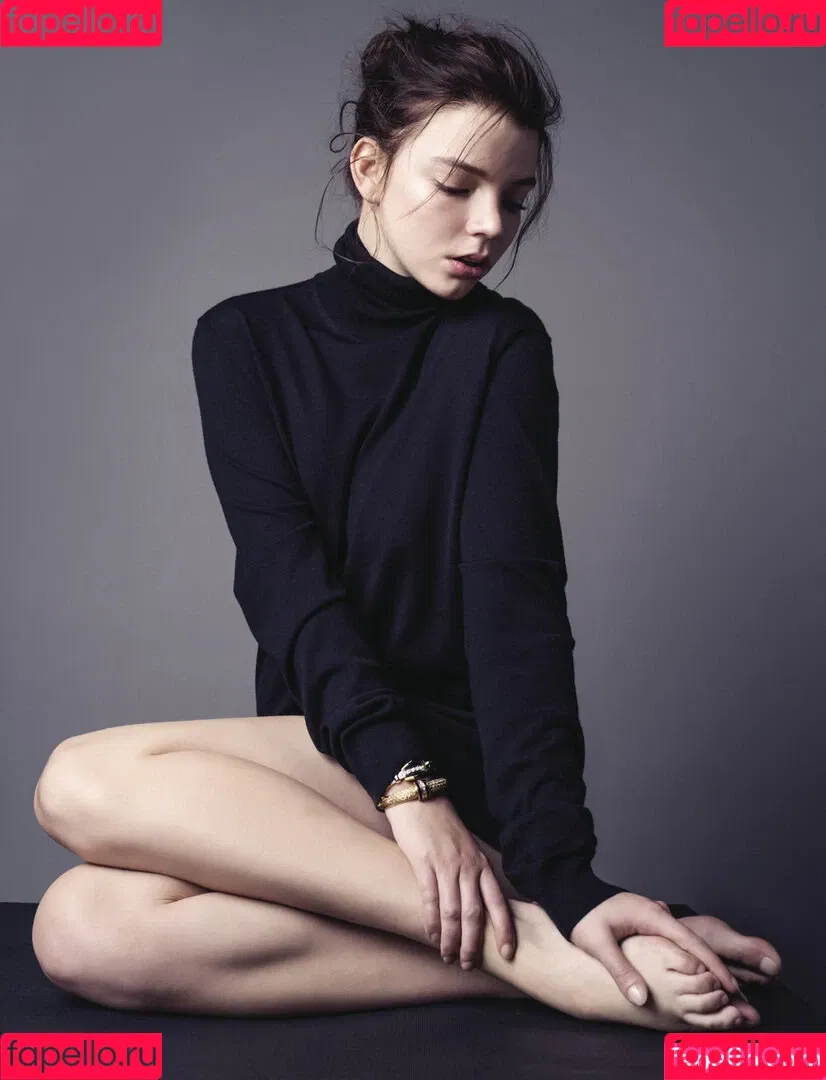Anya Taylor-Joy / anyataylorjoy / owlicats Onlyfans Photo Gallery 