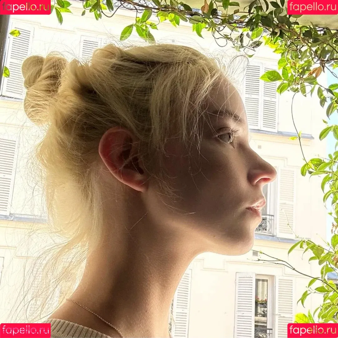 Anya Taylor-Joy / anyataylorjoy / owlicats Onlyfans Photo Gallery 