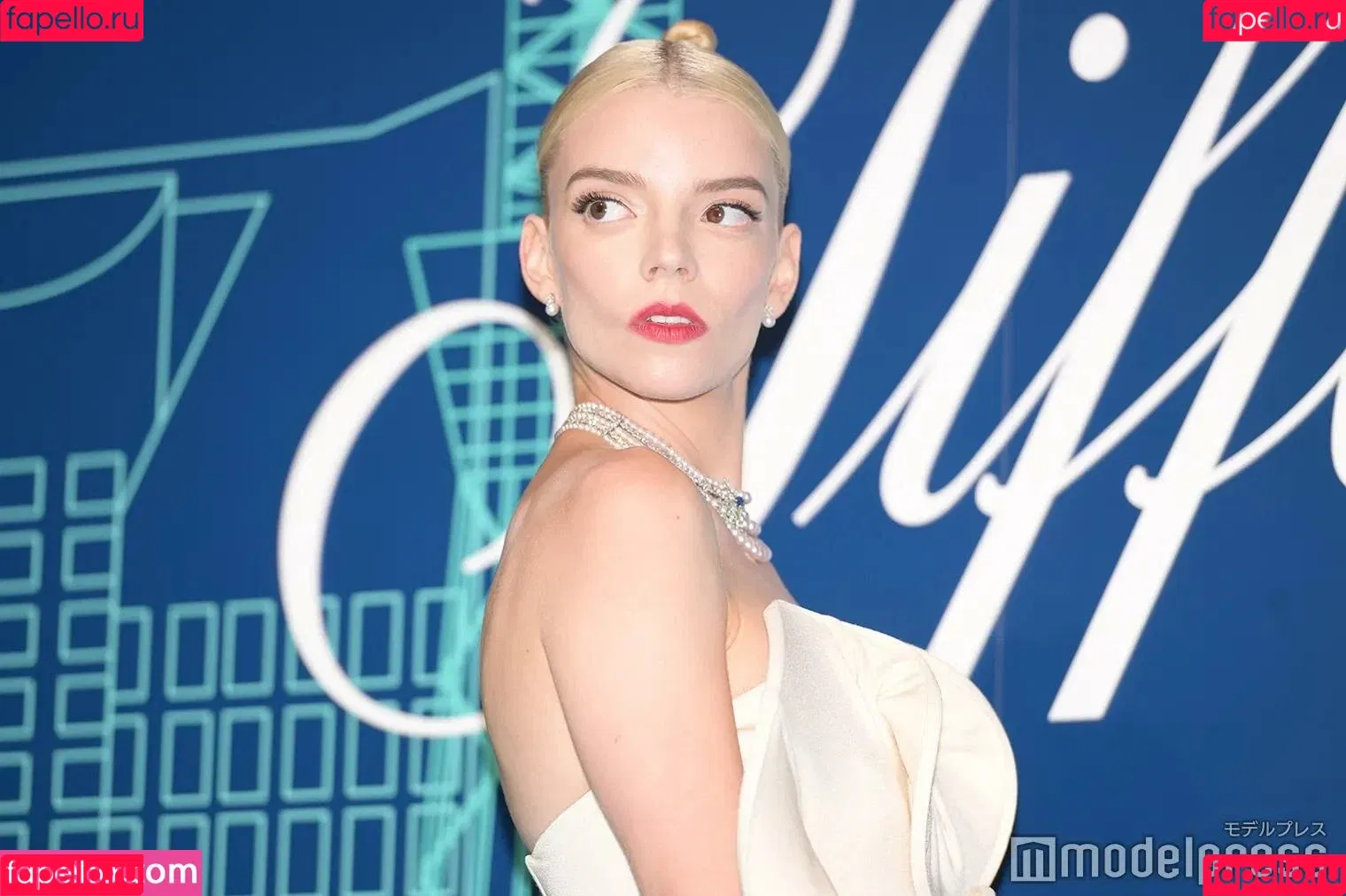 Anya Taylor-Joy / anyataylorjoy / owlicats Onlyfans Photo Gallery 