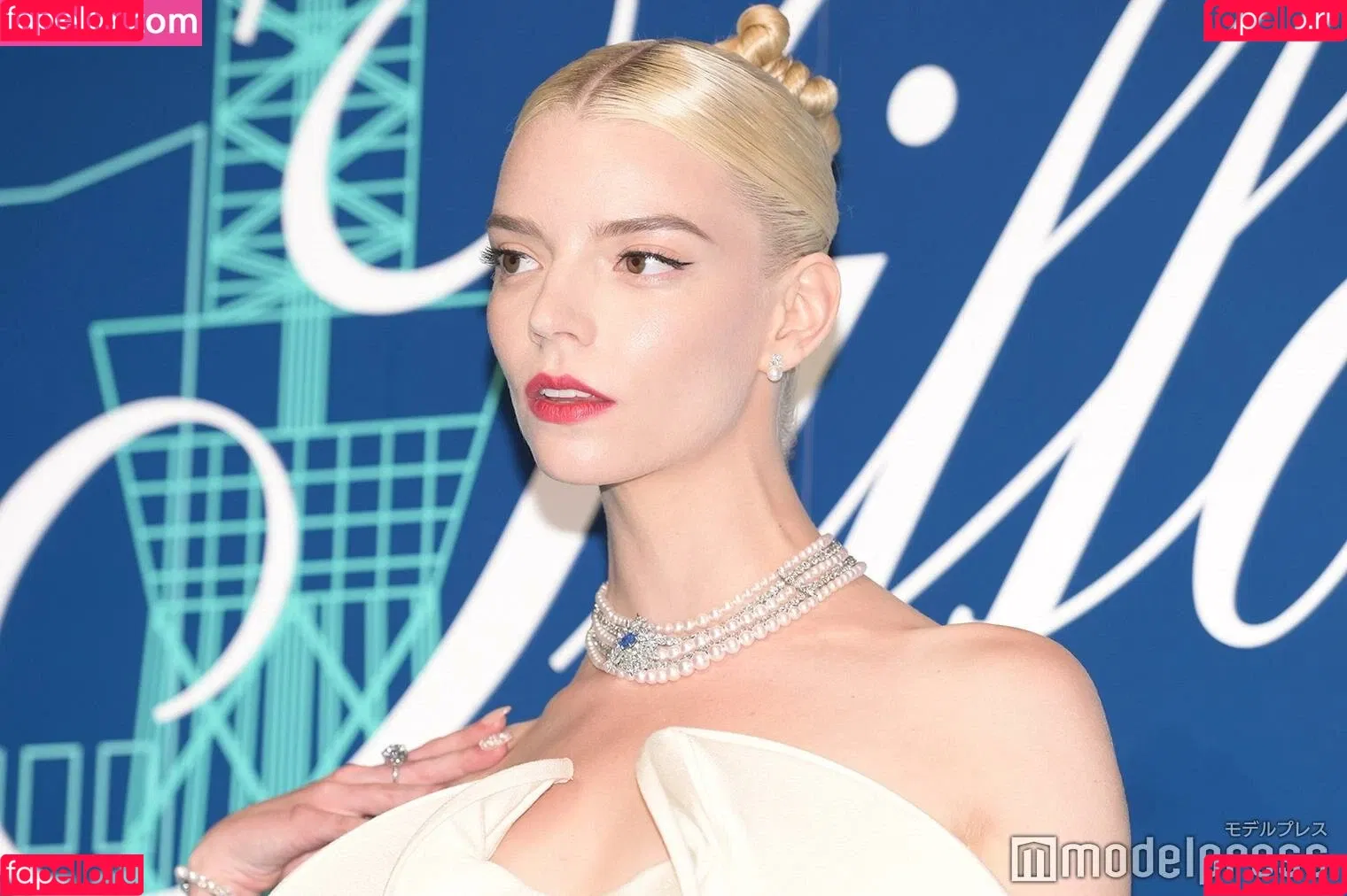 Anya Taylor-Joy / anyataylorjoy / owlicats Onlyfans Photo Gallery 