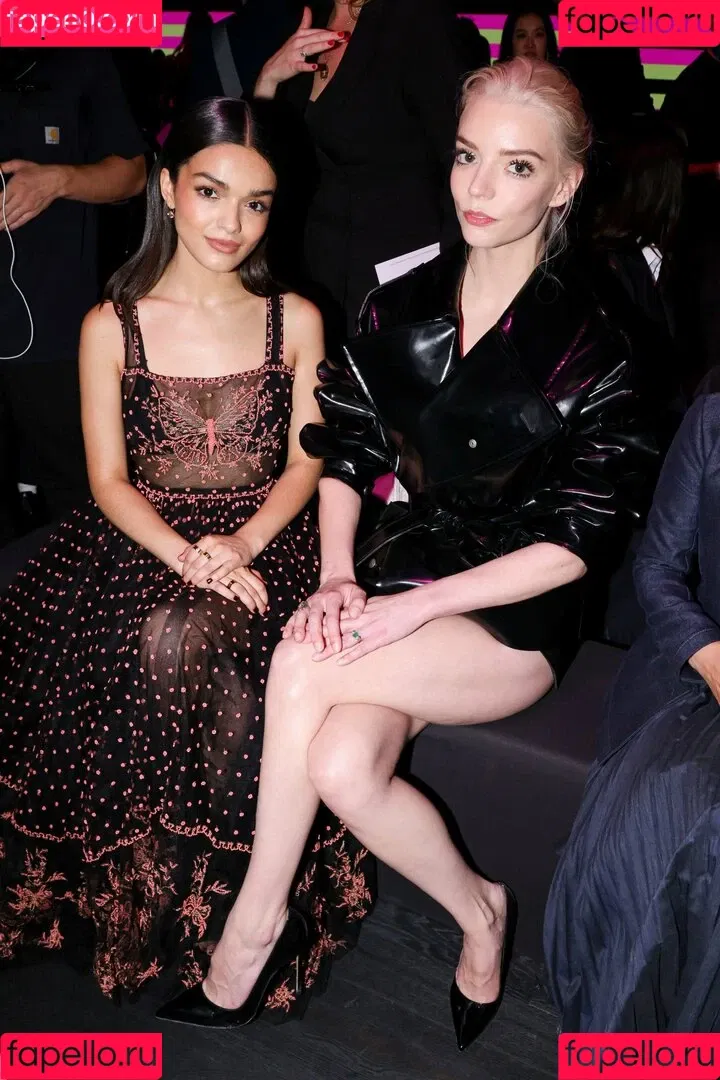 Anya Taylor-Joy / anyataylorjoy / owlicats Onlyfans Photo Gallery 