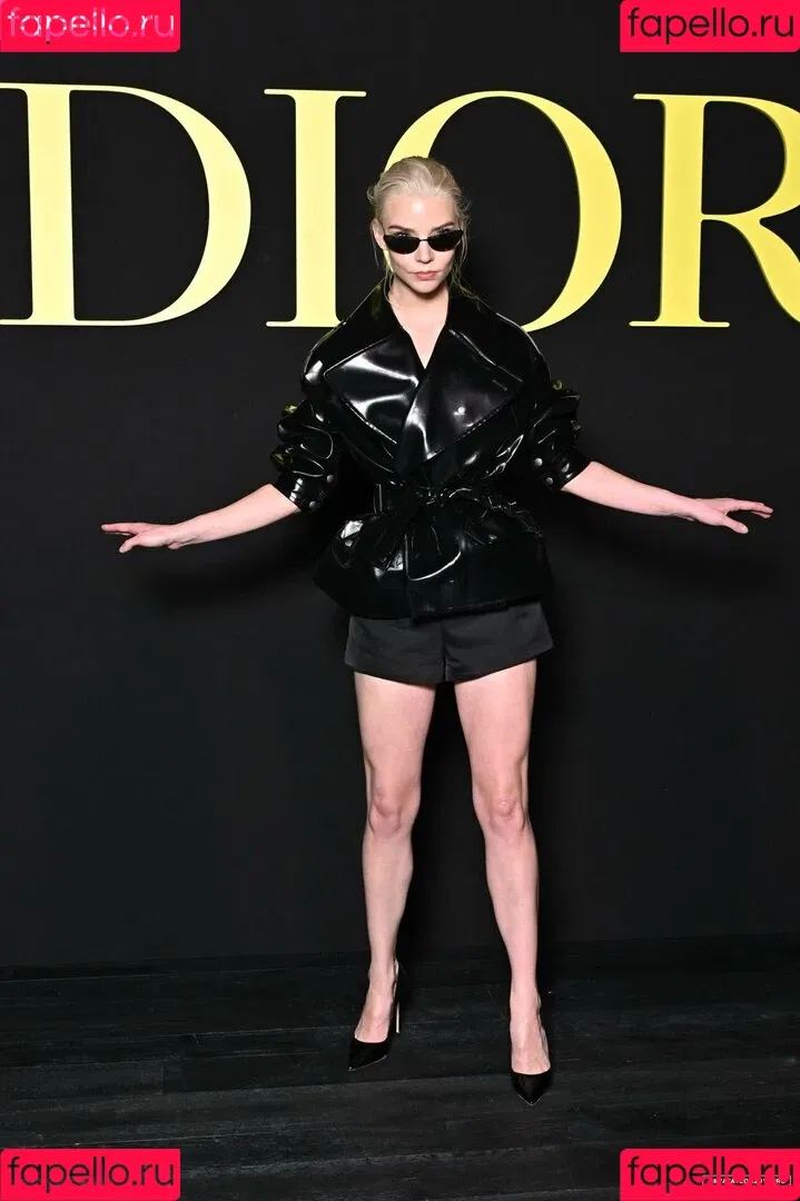 Anya Taylor-Joy / anyataylorjoy / owlicats Onlyfans Photo Gallery 