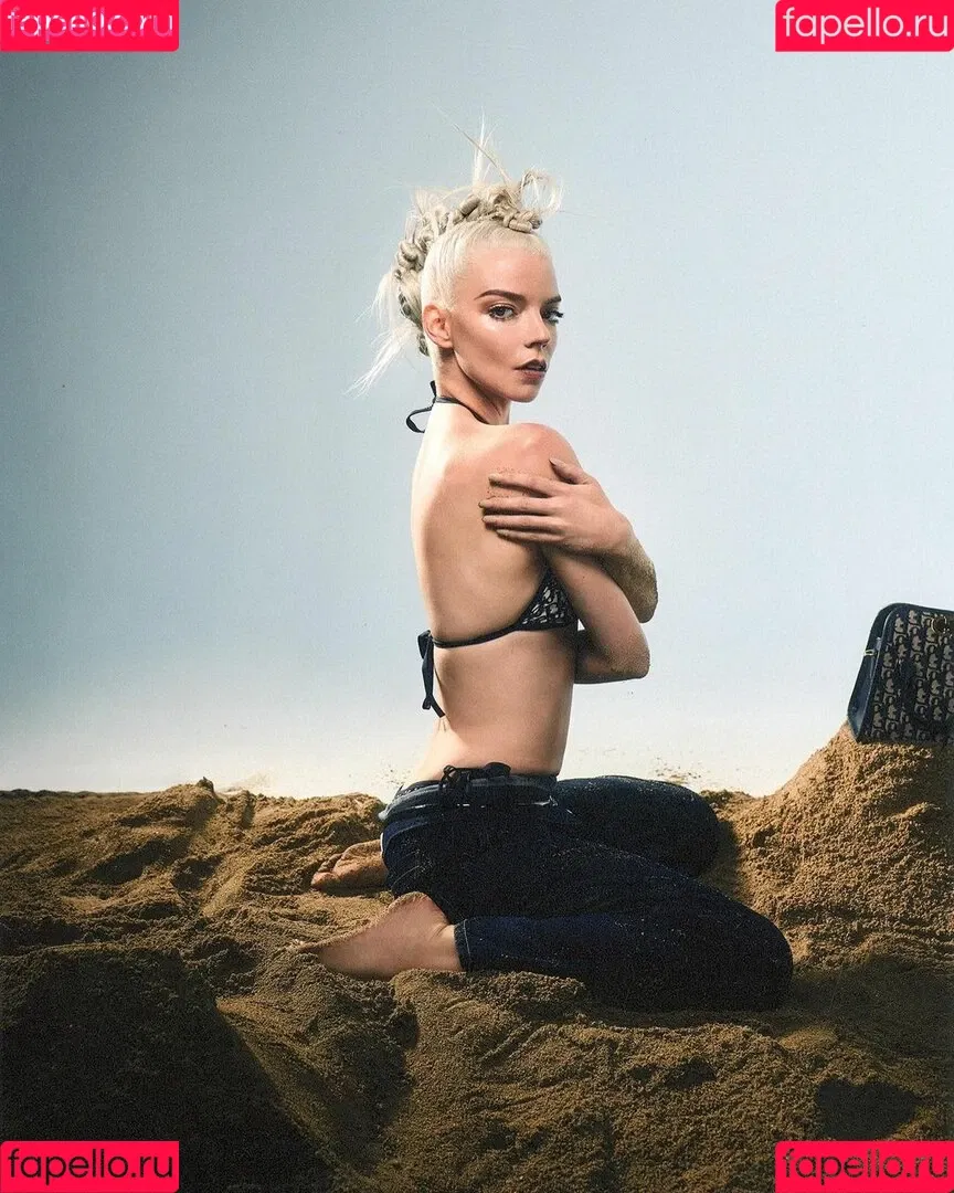 Anya Taylor-Joy / anyataylorjoy / owlicats Onlyfans Photo Gallery 