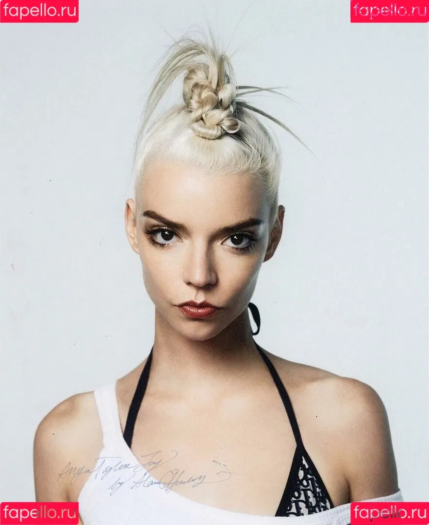 Anya Taylor-Joy / anyataylorjoy / owlicats Onlyfans Photo Gallery 