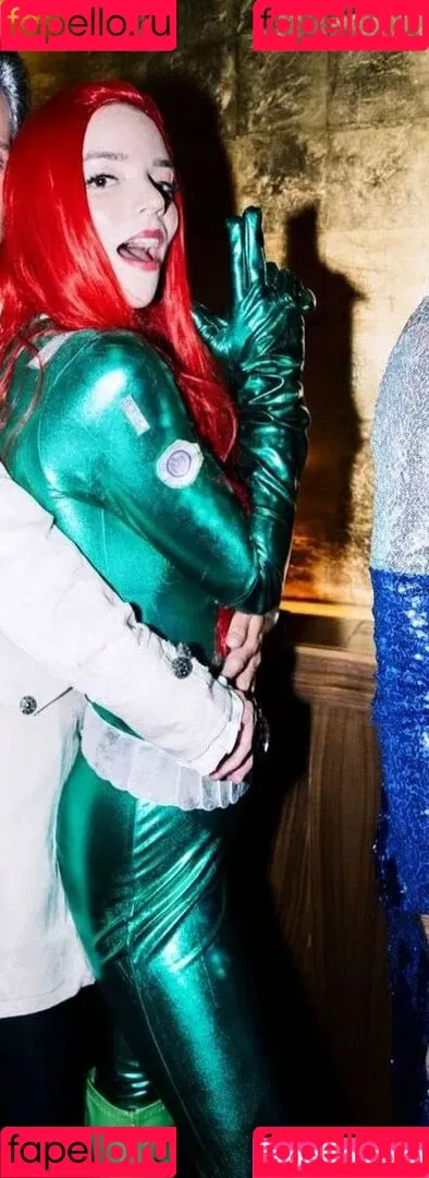 Anya Taylor-Joy / anyataylorjoy / owlicats Onlyfans Photo Gallery 