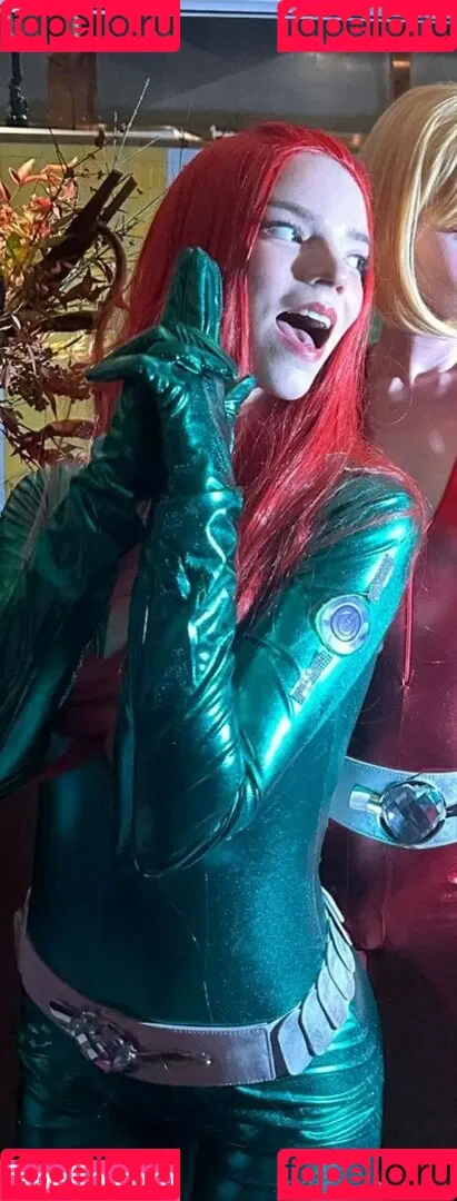 Anya Taylor-Joy / anyataylorjoy / owlicats Onlyfans Photo Gallery 