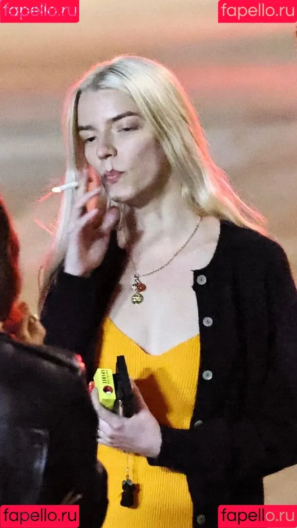 Anya Taylor-Joy / anyataylorjoy / owlicats Onlyfans Photo Gallery 