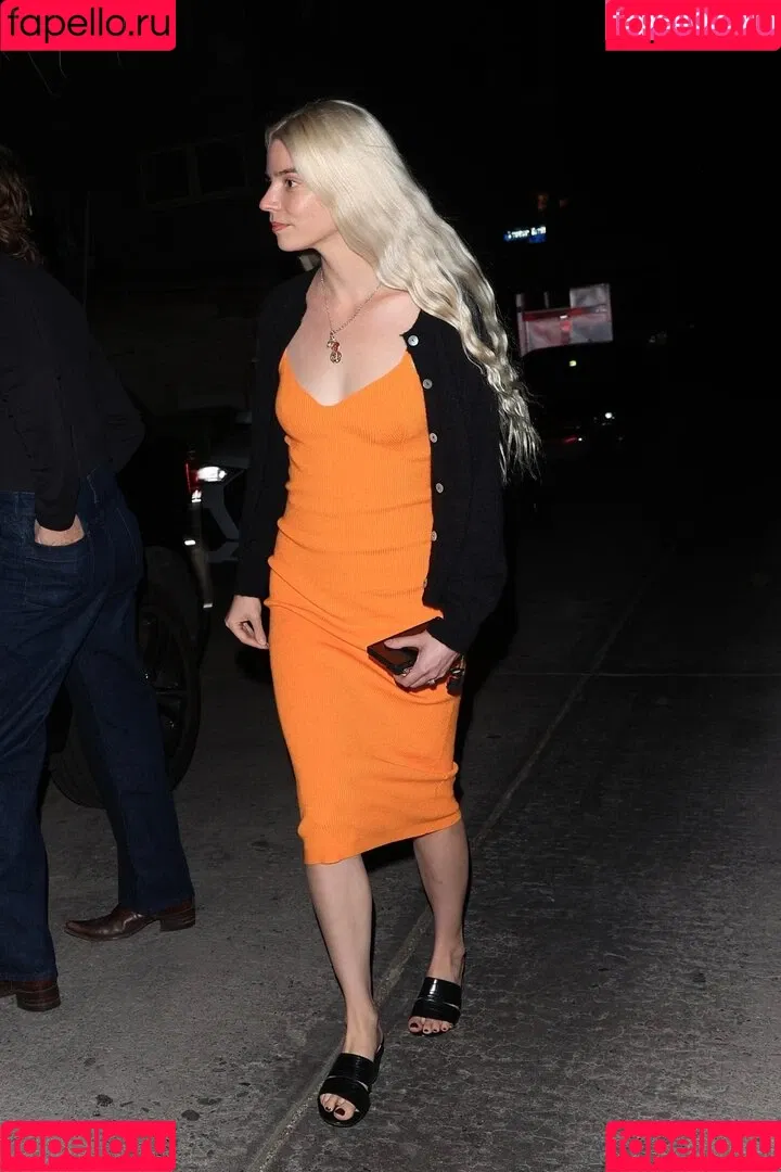 Anya Taylor-Joy / anyataylorjoy / owlicats Onlyfans Photo Gallery 